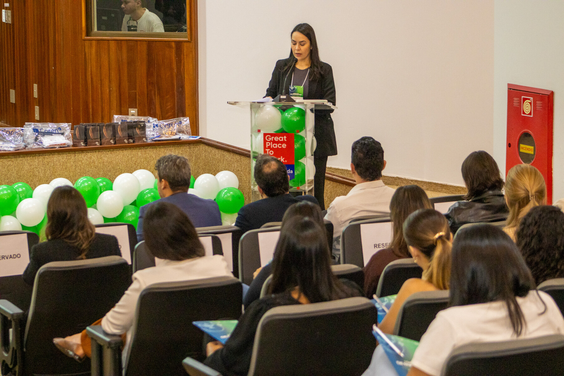 A assistência em saúde exige cada vez mais preparo técnico e capacidade de adaptação”, ressalta a gerente de enfermagem do Crer, Hélvia Fernandes.jpg